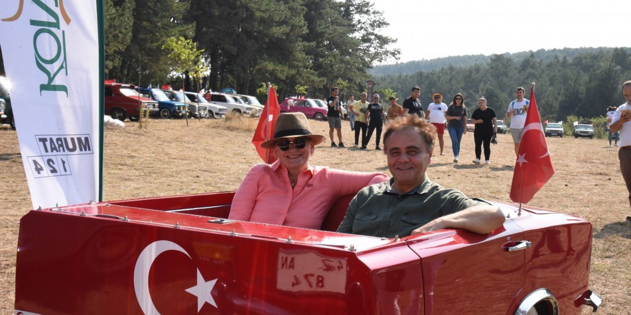 KLASİK OTOMOBİL TUTKUNLARI BİLECİK’TE BULUŞTU