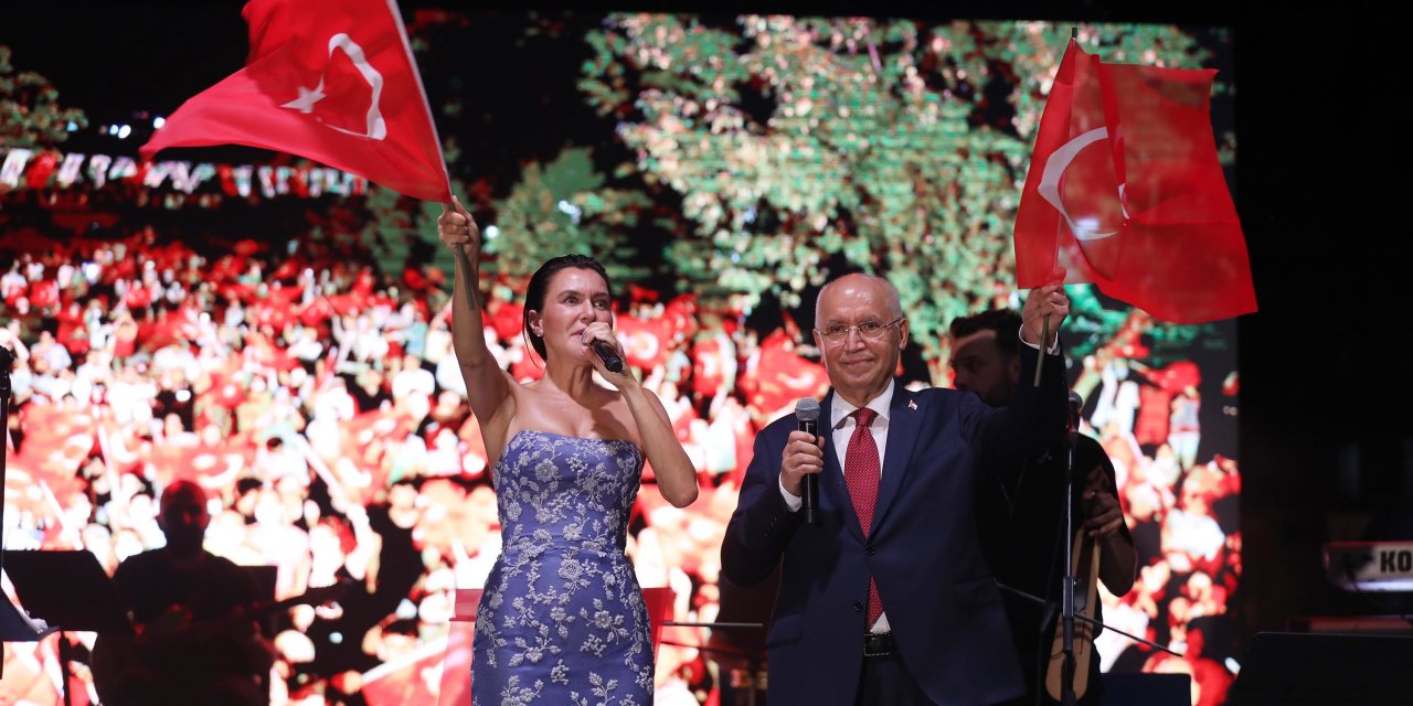 ZAFERİN 99’UNCU YILI YENİMAHALLE'DE COŞKUYLA KUTLANDI