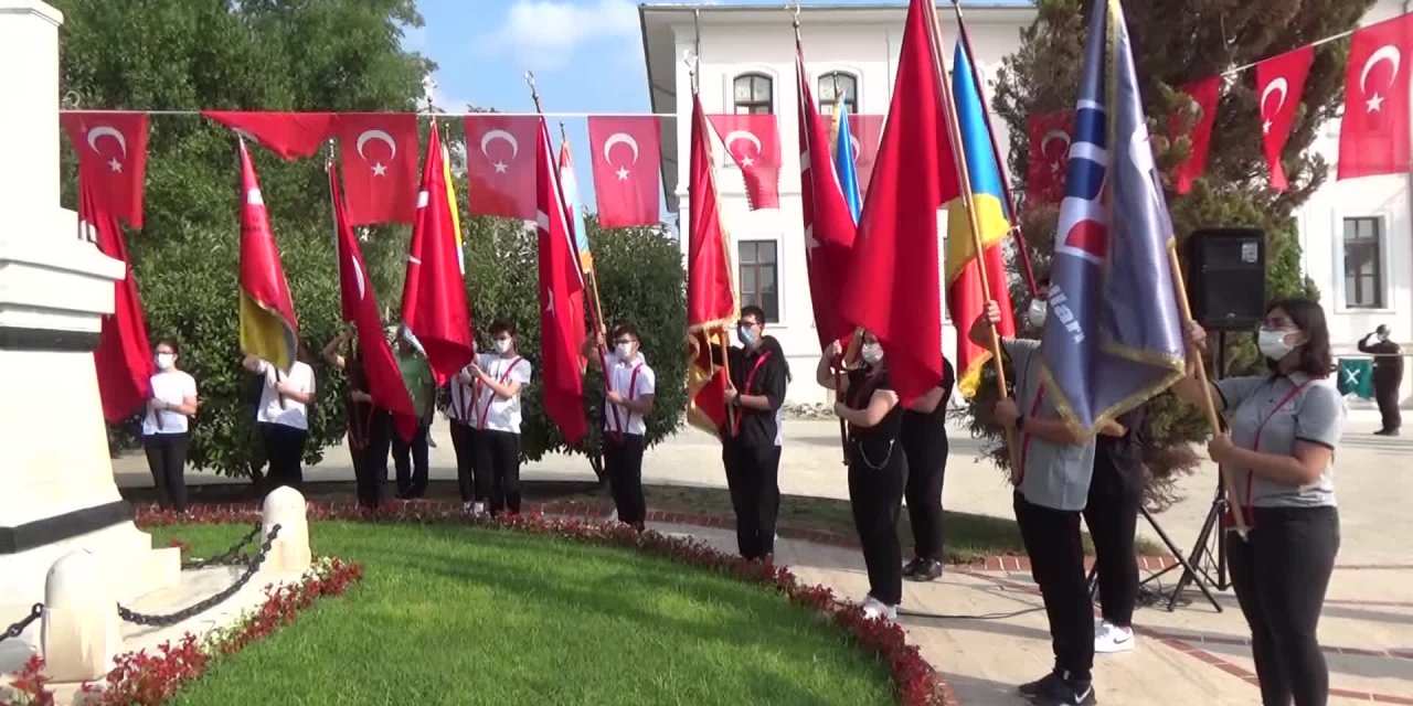 TEKİRDAĞ’DAKİ 30 AĞUSTOS TÖRENİNDE SICAKTAN ETKİLENEN BİR ÖĞRENCİ BAYGINLIK GEÇİRDİ