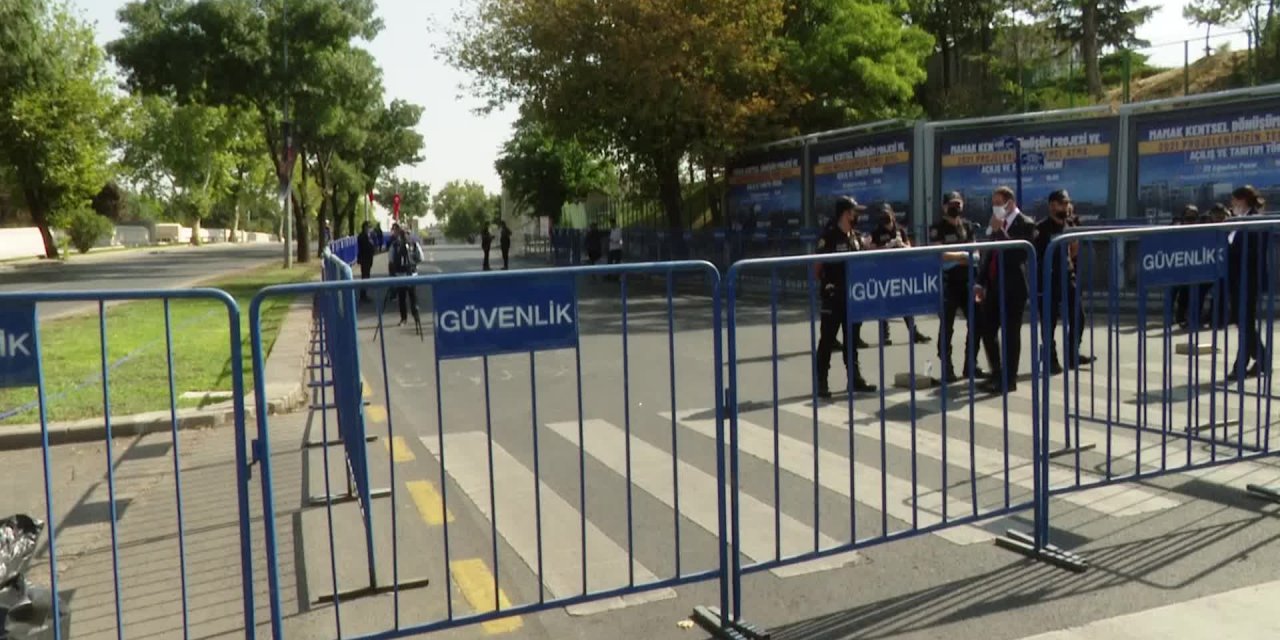 ZAFER BAYRAMI'NDA ANITKABİR'E KOŞTULAR