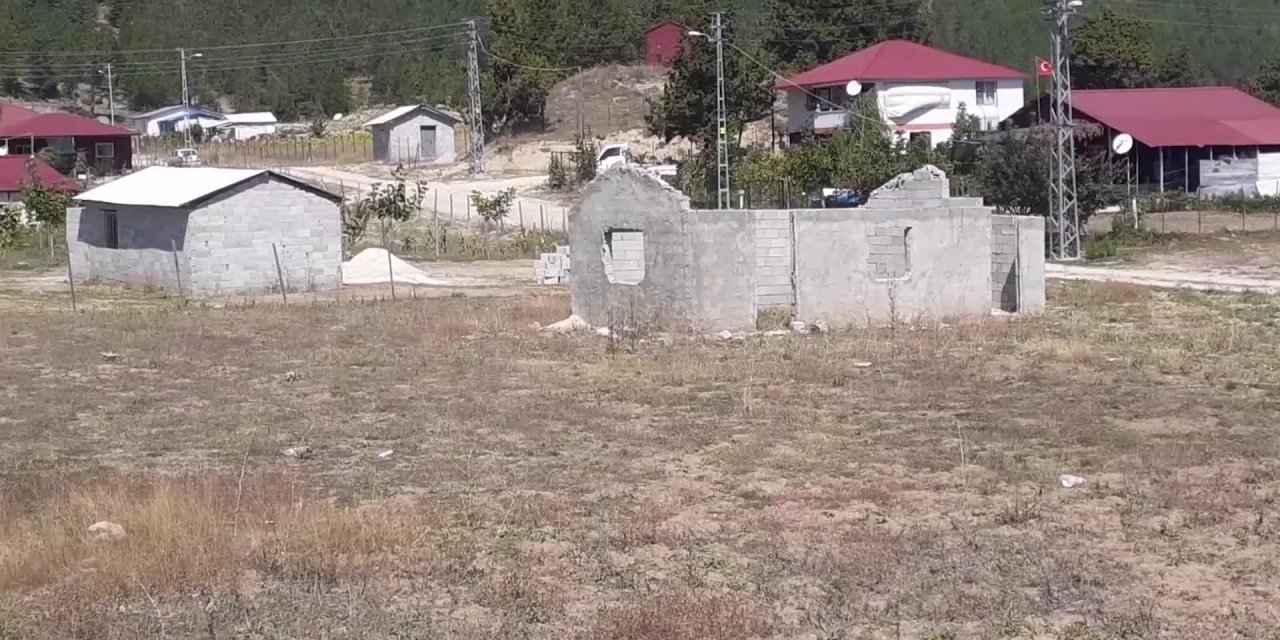 KAHRAMANMARAŞ’TA 'YAPI KAYIT BELGELİ' YAYLA EVLERİ YIKILMAK İSTENEN VATANDAŞLAR TEPKİLİ