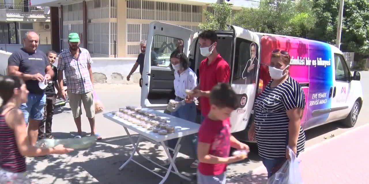 MERSİN BÜYÜKŞEHİR, MAHALLE MAHALLE AŞURE DAĞITTI