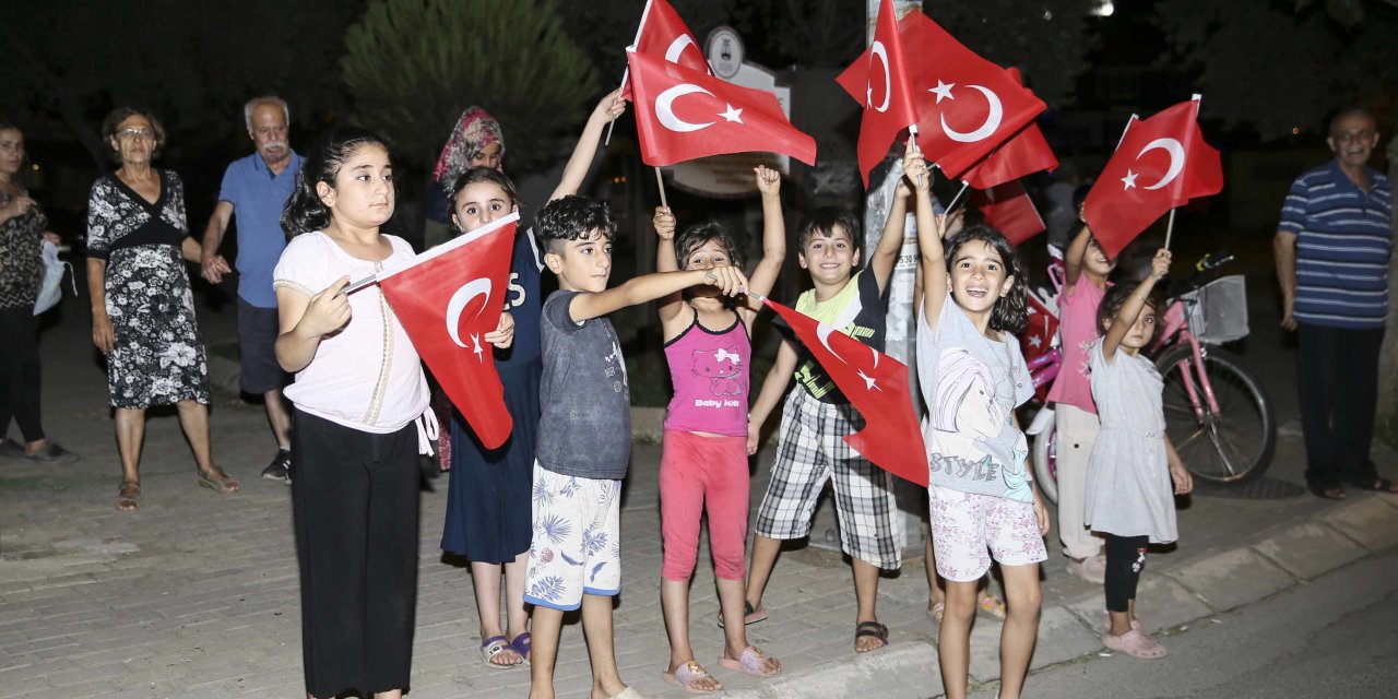 BAŞKAN ÇERÇİOĞLU ZAFER BAYRAMI'NI AYDINLILARLA BİRLİKTE KUTLADI