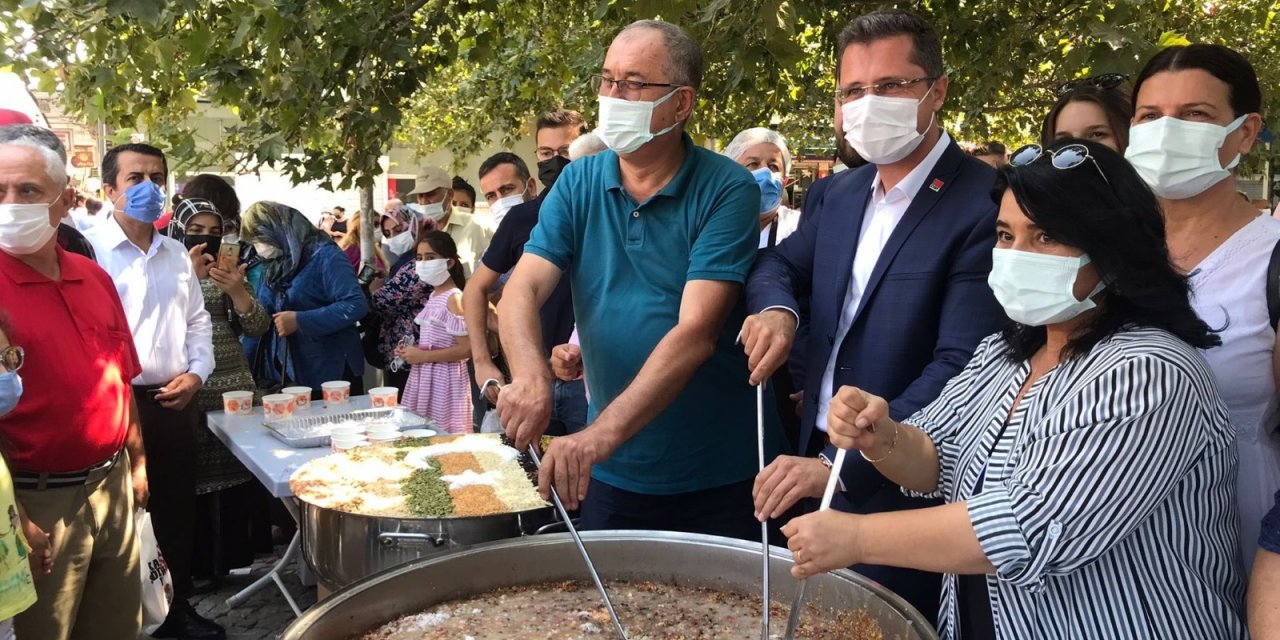CHP İZMİR'DEN AŞURE İKRAMI