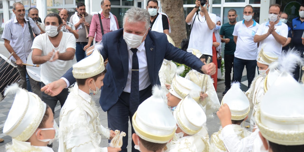 LÜLEBURGAZ BELEDİYESİ SÜNNET ŞENLİĞİ RENKLİ GÖRÜNTÜLERE SAHNE OLDU