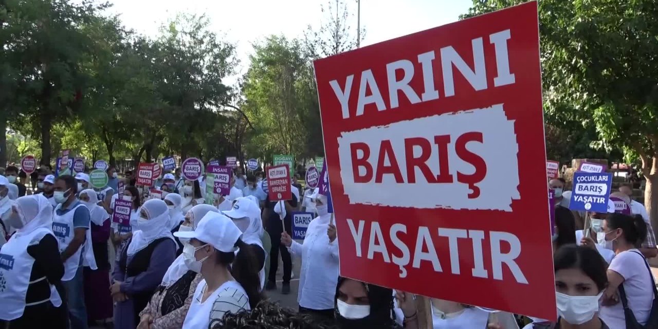 BATMAN'DA DÜNYA BARIŞ GÜNÜ AÇIKLAMASI: “BARIŞ, HAKLARA VE ÖZGÜRLÜKLERE DAYALI OLARAK SAĞLANABİLİR”