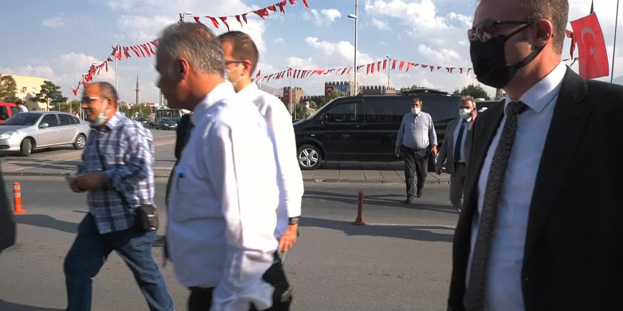 KIRTASİYE ESNAFI SORUNLARINI CHP'LİÖZTRAK'A ANLATTI: "3 BİN LİRA HİBE, KAMUYA BORCUMA YETMEDİ"