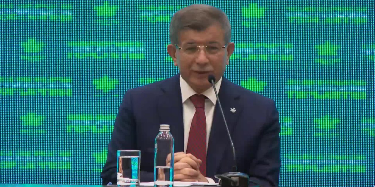 DAVUTOĞLU: "CUMHURBAŞKANLIĞI HÜKÜMET SİSTEMİ 33. AYINDA 3. BÜYÜK KRİZİNİÇIKARARAK SİYASET TARİHİNE GEÇTİ"