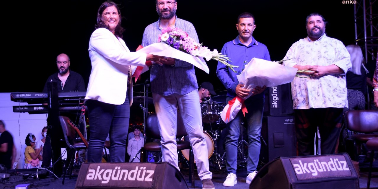 DÜNYA BARIŞ GÜNÜ KUŞADASI’NDA COŞKUYLA KUTLANDI