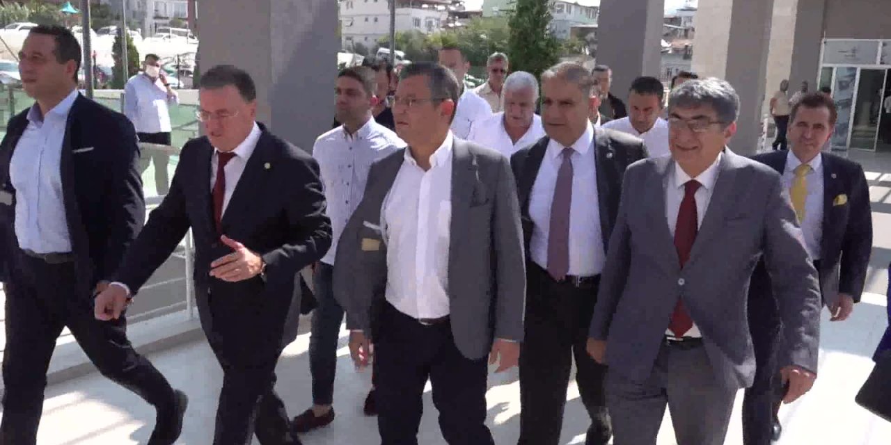 CHP'LİÖZEL: “GÖÇMENLERE DÜŞMAN DEĞİLİZ, GÖÇMEN YARATAN SİYASETÇİLERİN KARŞISINDAYIZ”