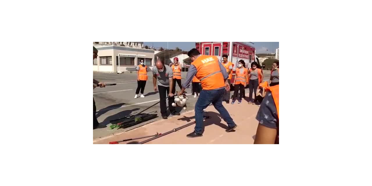 İZMİR İTFAİYESİ’NDEN AFETTE KURTARILACAK CAN DOSTLAR İÇİN EĞİTİM