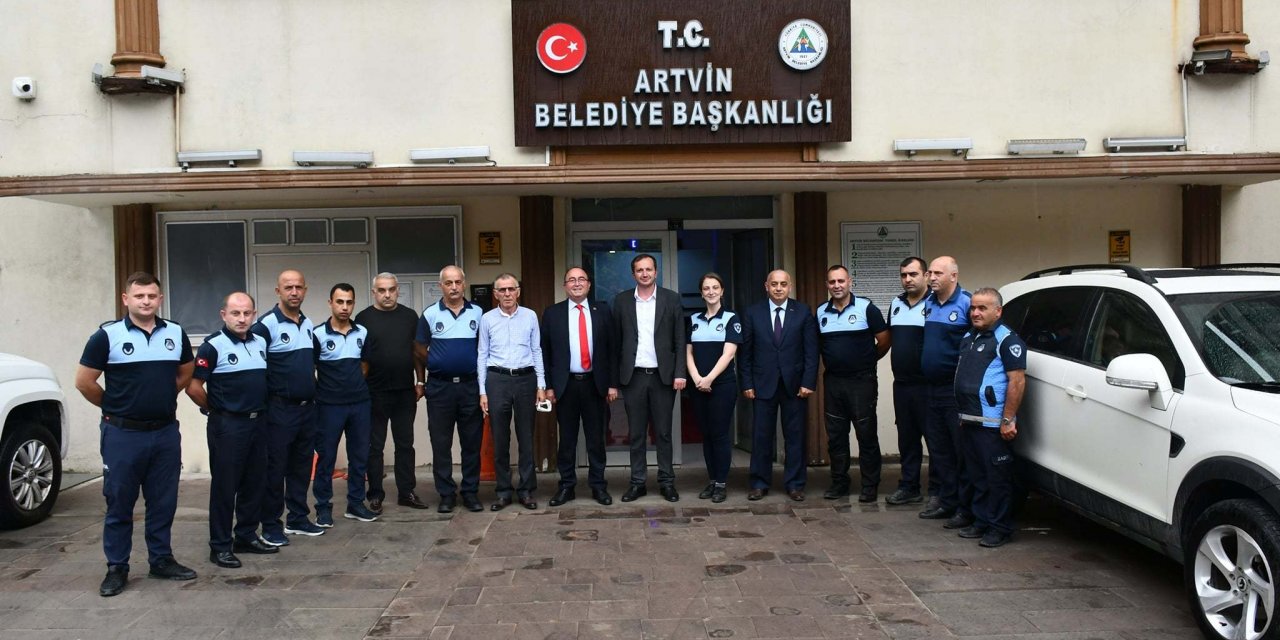 ARTVİN BELEDİYE BAŞKANI ELÇİN, ZABITA HAFTASINI KUTLADI