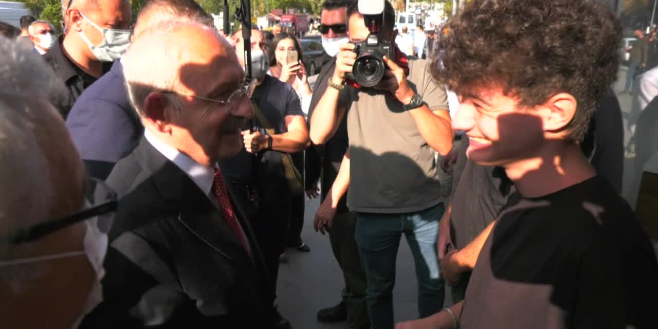 NEVŞEHİRLİ GENÇ, KILIÇDAROĞLU'NA SORDU: "TÜRK GENÇLERİNİN ÇOĞU YURT DIŞINA GİTMEK İSTİYOR, TABLO DEĞİŞECEK Mİ?"