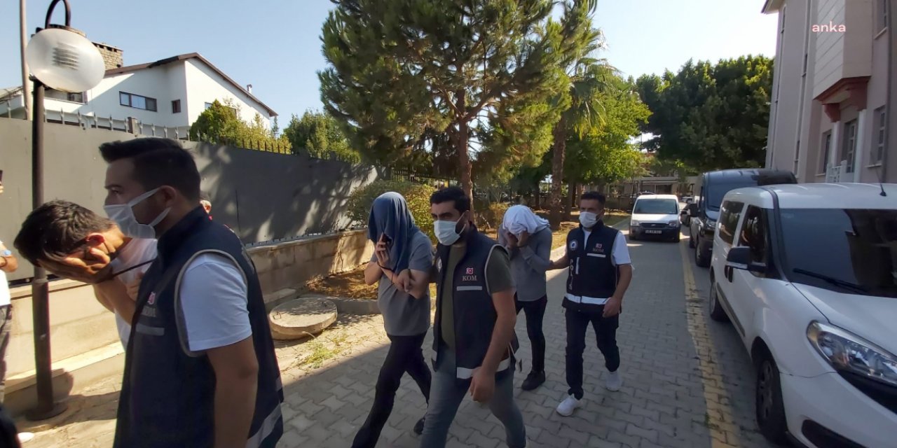KENDİLERİNİ POLİS VE SAVCI OLARAK TANITARAK 3 MİLYON LİRA DOLANDIRAN 11 KİŞİ YAKALANDI