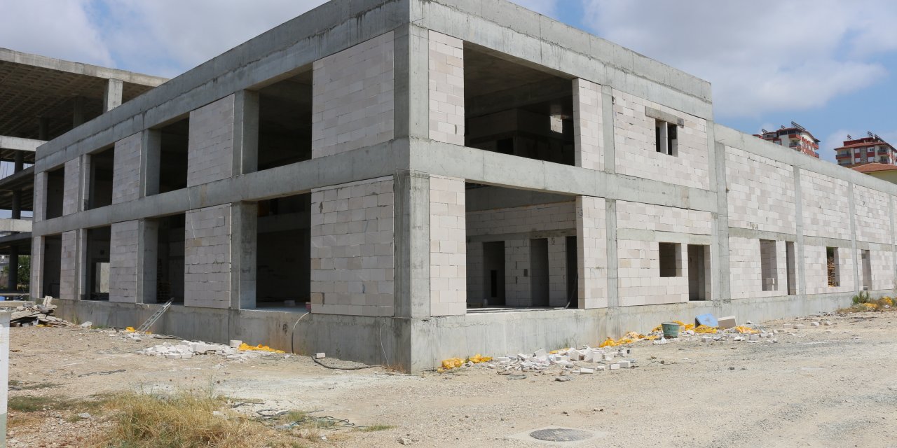 ANTALYA BÜYÜKŞEHİR, SERİK KÜLTÜR MERKEZİ BÜNYESİNDEKİ DÜĞÜN SALONUNUN KABA İNŞAATINI TAMAMLADI