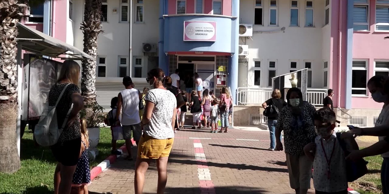 MURATPAŞA BELEDİYESİ, OKULLARI DEZENFEKTE EDİYOR