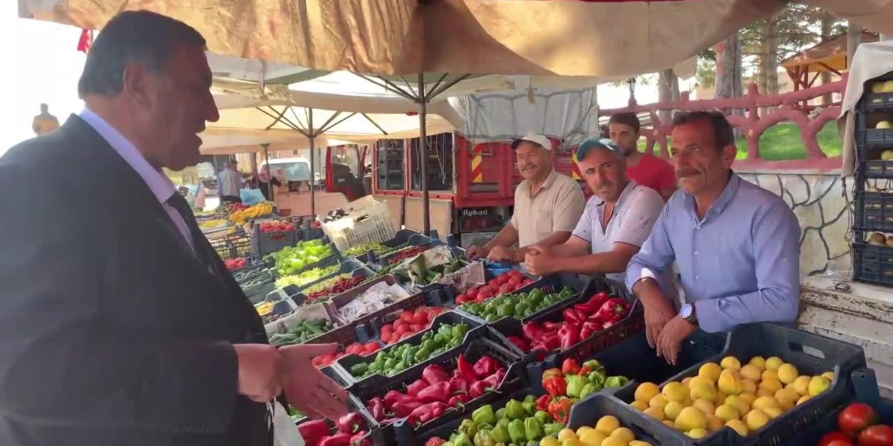 NİĞDELİ PAZARCI: "ÖYLE GÜLLÜK GÜLİSTANLIK GÖSTERDİKLERİNE BAKMAYIN, VATANDAŞTA PARA YOK"