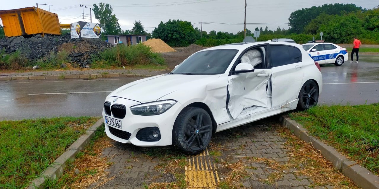 SAMSUN ÇARŞAMBA’DA 2 OTOMOBİL ÇARPIŞTI, 11 KİŞİ YARALANDI