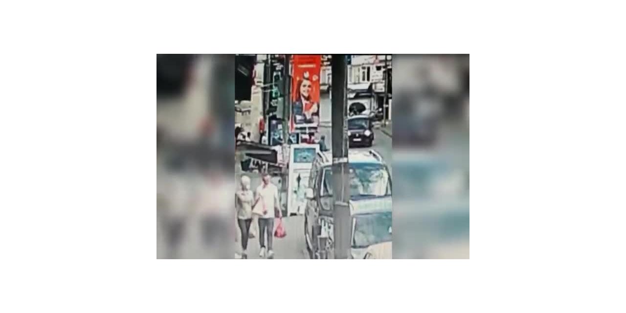 TİCARİ ARAÇ OTOBÜS DURAĞINA DALDI, KAZA ANI KAMERALARA YANSIDI