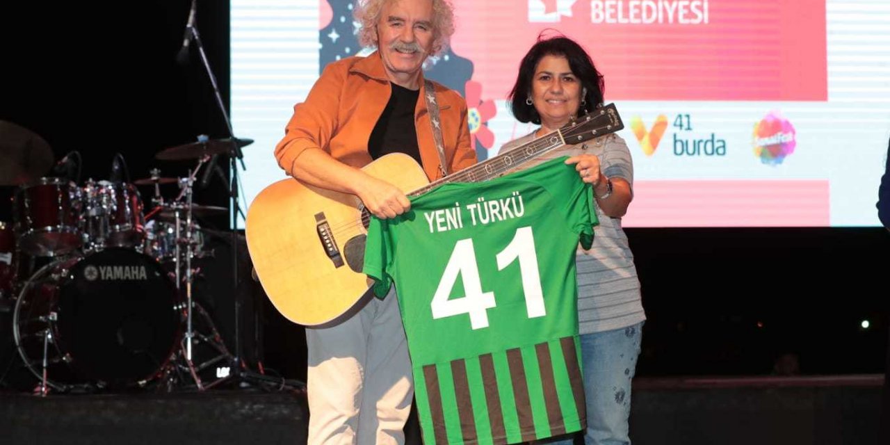 İZMİT KADIN FESTİVALİ’NDE YENİ TÜRKÜ RÜZGÂRI ESTİ