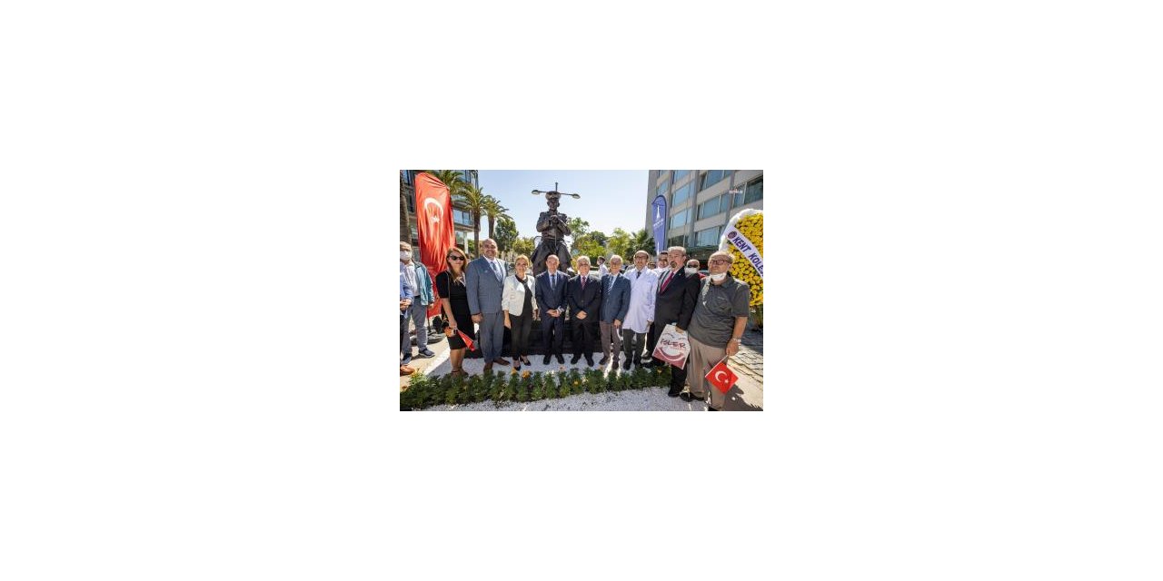 TUNÇ SOYER TIBBİYELİ HİKMET HEYKELİNİ AÇTI