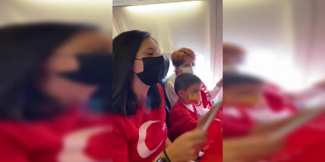 AKŞENER FİLENİN SULTANLARI'NA DESTEK VERMEK İÇİN 'İZMİR MARŞI'YLA SIRBİSTAN'A UÇTU