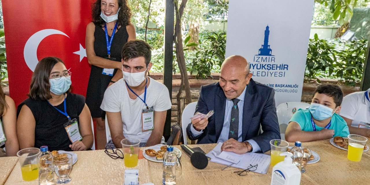 İZMİR ÇOCUK BELEDİYESİ ORMANI'NIN İLK FİDANLARI ÇOCUKLARDAN