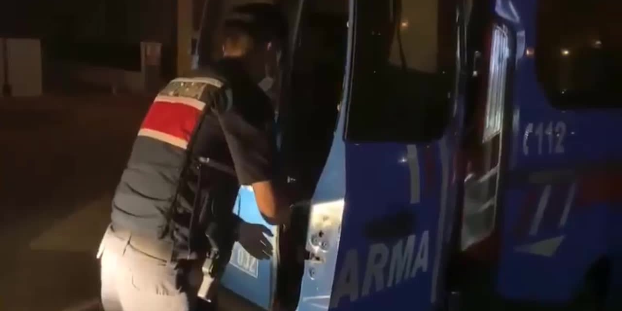 YARALI FLAMİNGOYU JANDARMA KURTARDI