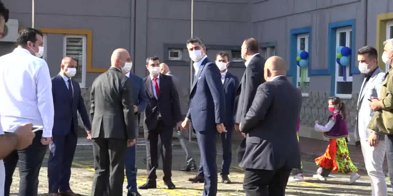 KARTAL BELEDİYE BAŞKANI YÜKSEL, OKULLARINA KAVUŞAN ÖĞRENCİLERİN HEYECANINA ORTAK OLDU