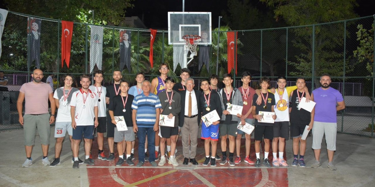ÖDEMİŞ’TE SOKAK BASKETBOLU’NDA FİNAL HEYECANI