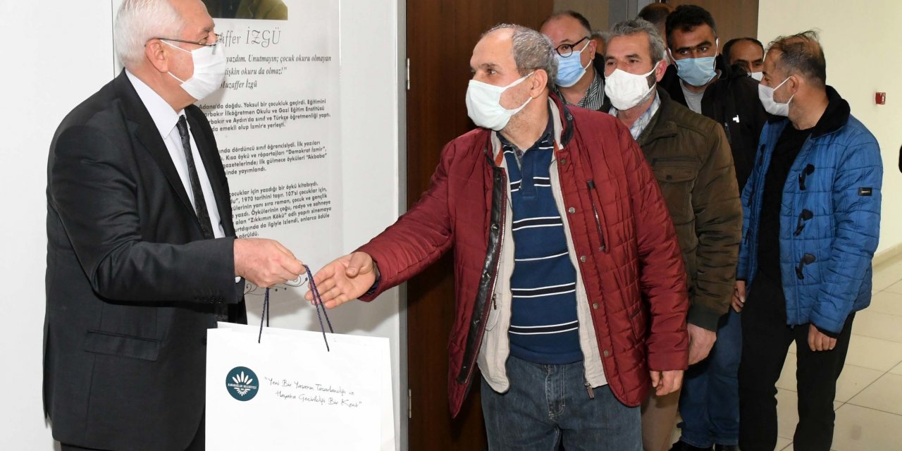 KARABAĞLAR'DA KAHVEHANECİ ESNAFINA 700'ER LİRA DESTEK