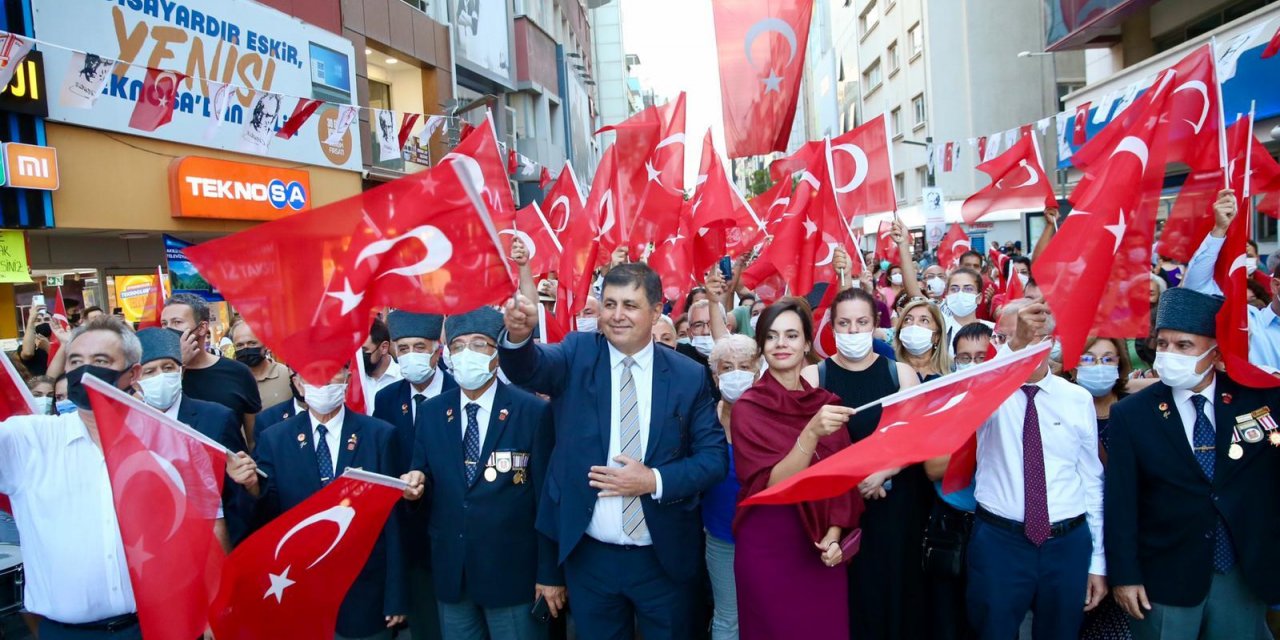 KARŞIYAKA’DA 9 EYLÜL’E COŞKULU KUTLAMA