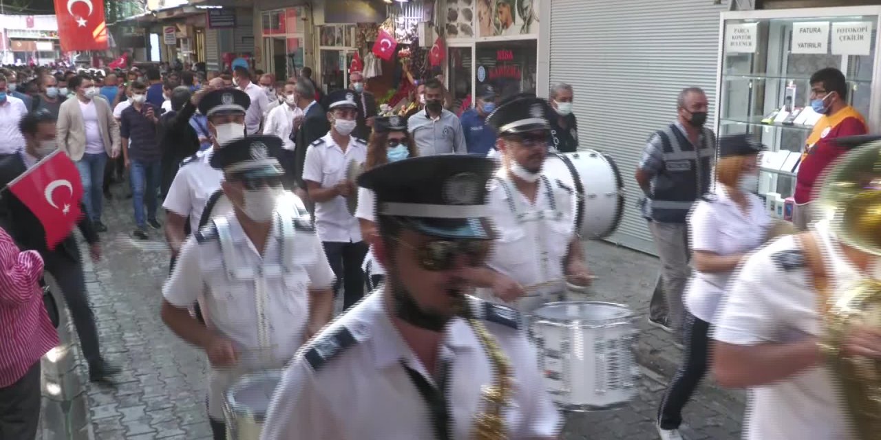 İZMİRLİLER TEK YÜREK OLDU