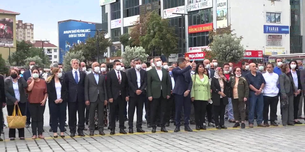 CHP’NİN 98. KURULUŞ YIL DÖNÜMÜ ESENYURT’TA TÖRENLE KUTLANDI