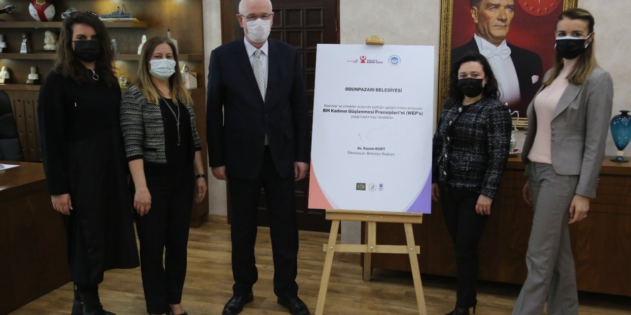 ODUNPAZARI BELEDİYE BAŞKANI KAZIM KURT: "GİRİŞİMCİ KADINLARI DESTEKLEMEYİ SÜRDÜRECEĞİZ"