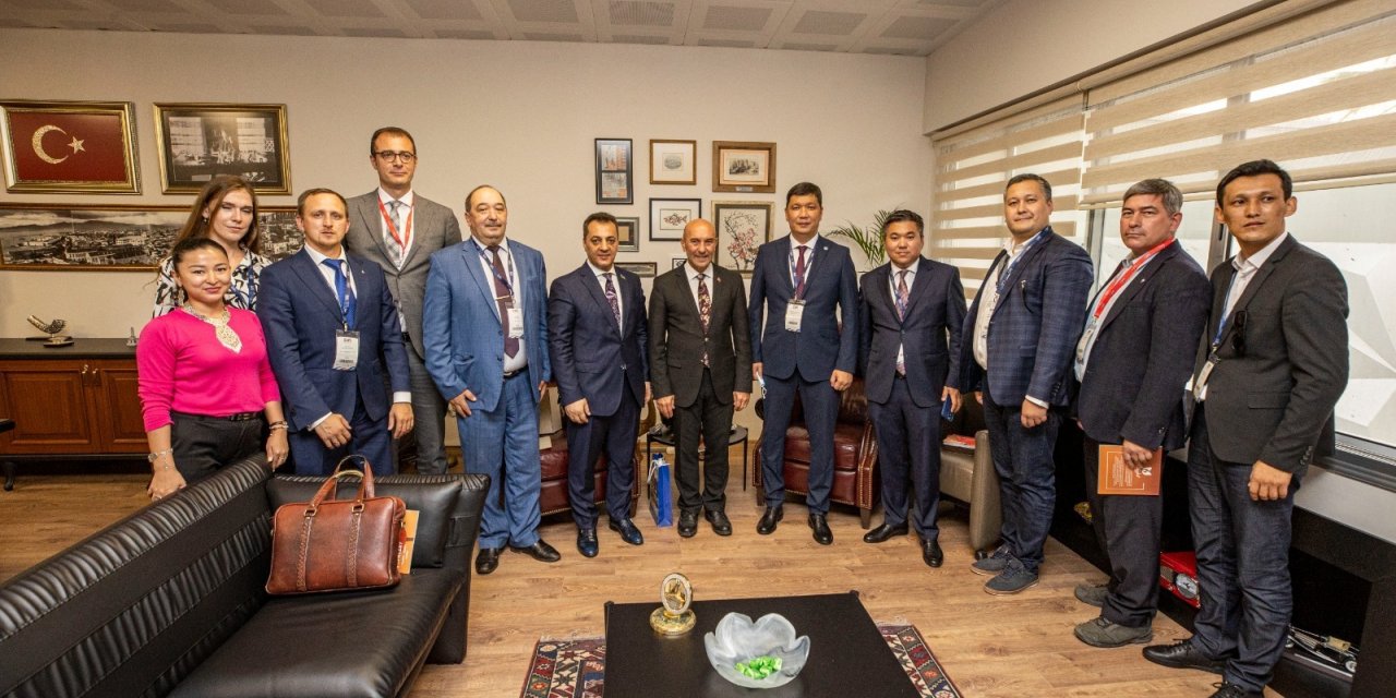 BAŞKAN SOYER KÜLTÜR ZİRVESİ’NİN YABANCI KONUKLARIYLA BİR ARAYA GELDİ