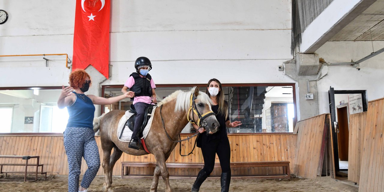 ÖZEL BİREYLER TEPEBAŞI’NDA SOSYALLEŞİYOR