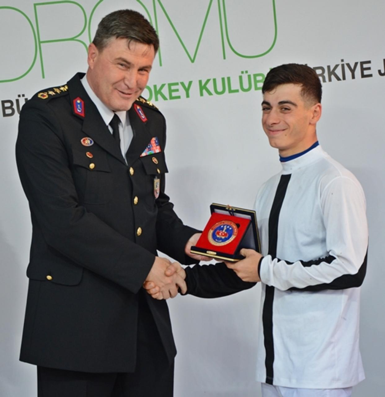 tccyImg4fjuq6hei19oyqxwk.jpg