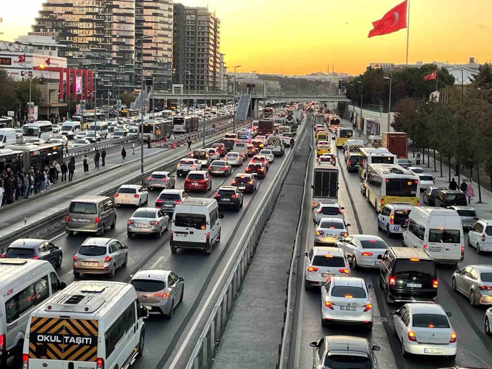 İSTANBUL TRAFİĞİNDE ’ARA TATİL’ YOĞUNLUĞU