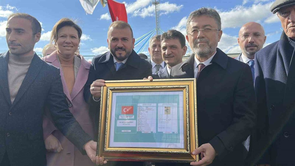 TARIM VE ORMAN BAKANI HAYVAN BARINAĞINDAN KÖPEK SAHİPLENDİ