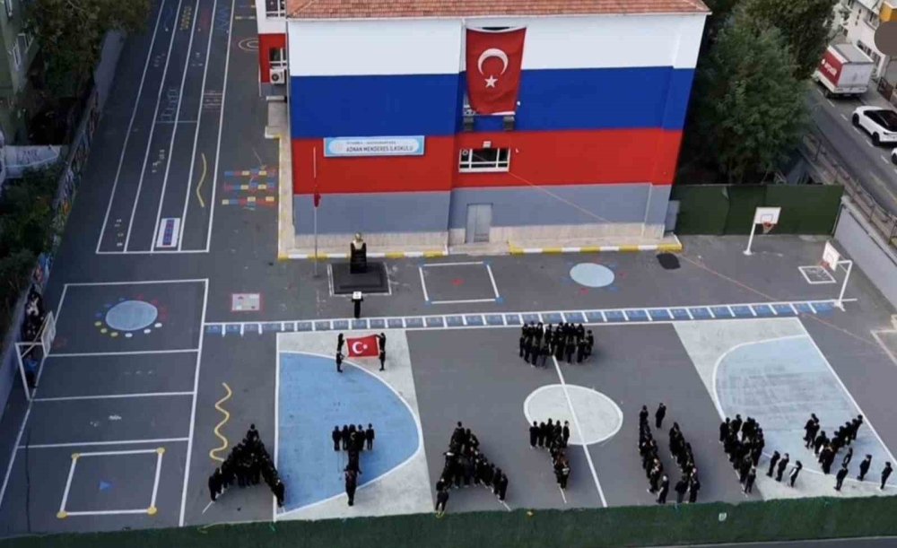 GAZİOSMANPAŞALI ÖĞRENCİLERDEN ATATÜRK KOREOGRAFİSİ