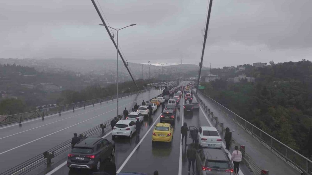 İSTANBUL BOĞAZI’NDA ATA’YA SAYGI DURUŞU