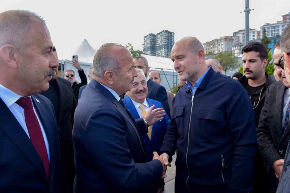 KAĞITHANE'DE VATANDAŞLARA TAŞKÖPRÜ SARIMSAĞI DAĞITTI