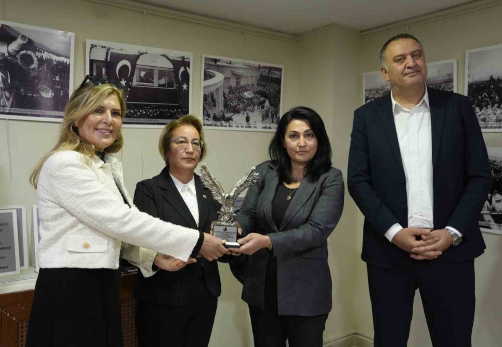 KARTAL BELEDİYESİ’NDE “O HEP BİZİMLE” SERGİSİYLE ATATÜRK ANILIYOR