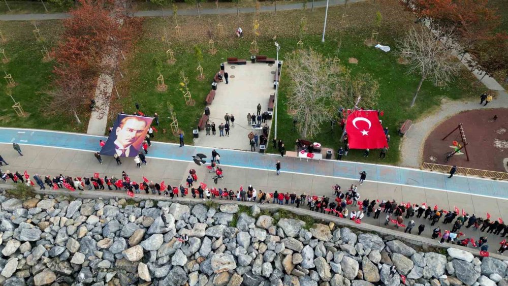 MALTEPE’DE ‘ATA’YA SAYGI ZİNCİRİ’ OLUŞTURULDU