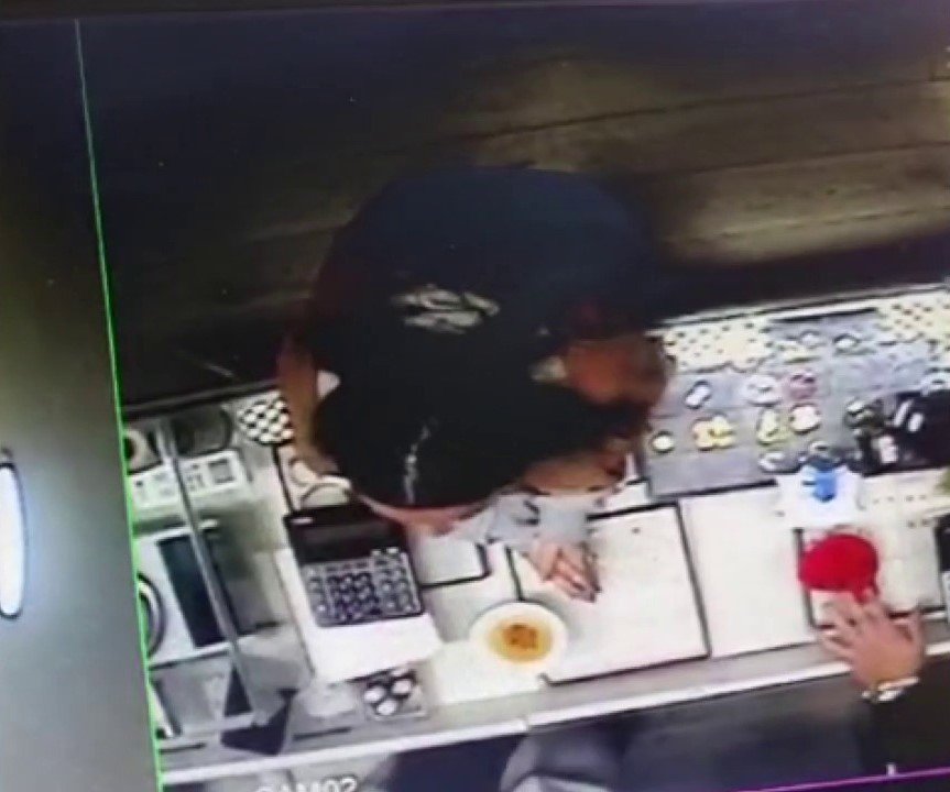 MALTEPE’DE KUYUMCU HIRSIZLIĞI: 336 BİN TL’LİK ALTINI ÇALDI