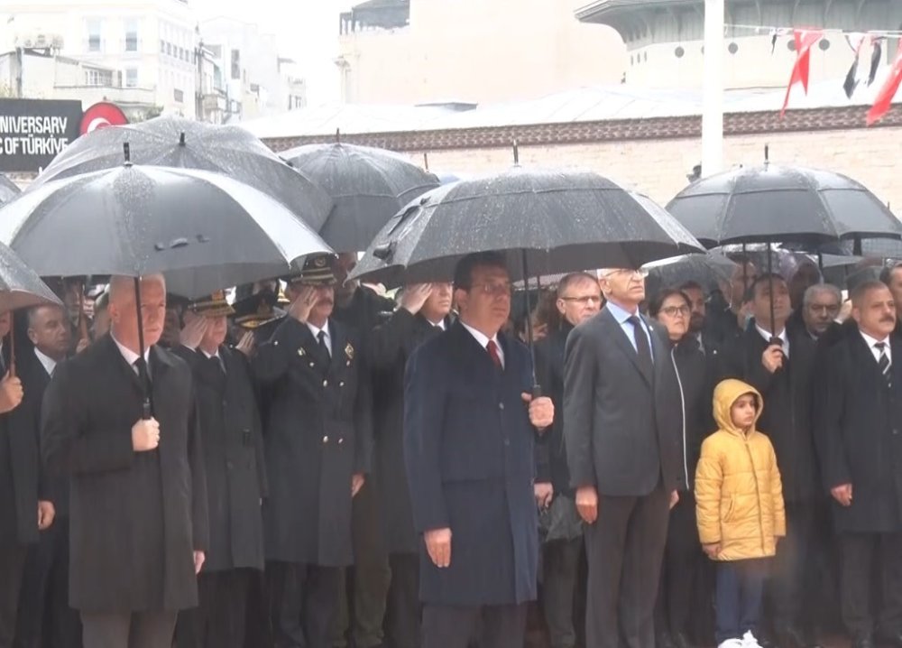 TAKSİM MEYDANI’NDA ATATÜRK ANMASI