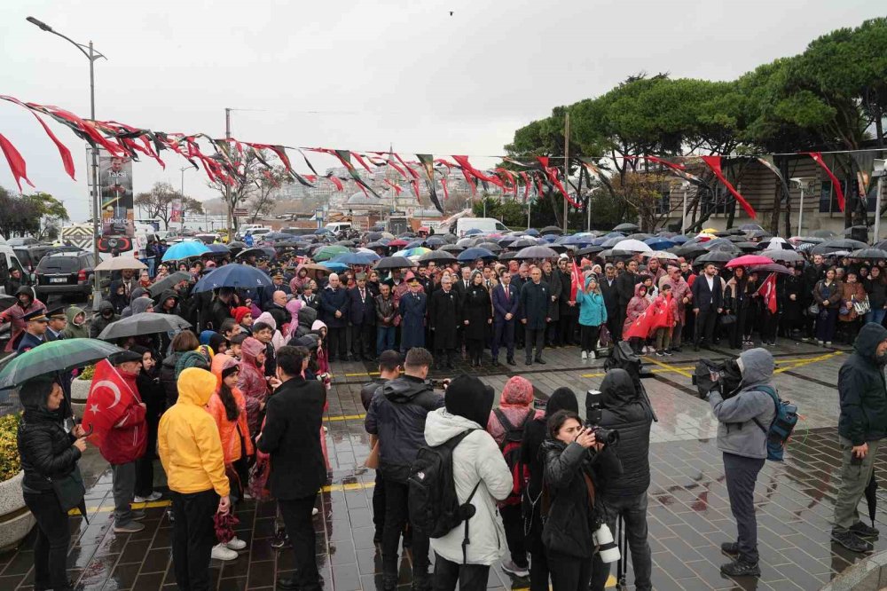 ÜSKÜDAR’DA 10 KASIM’DA “ATA’YA SAYGI ZİNCİRİ” OLUŞTURULDU