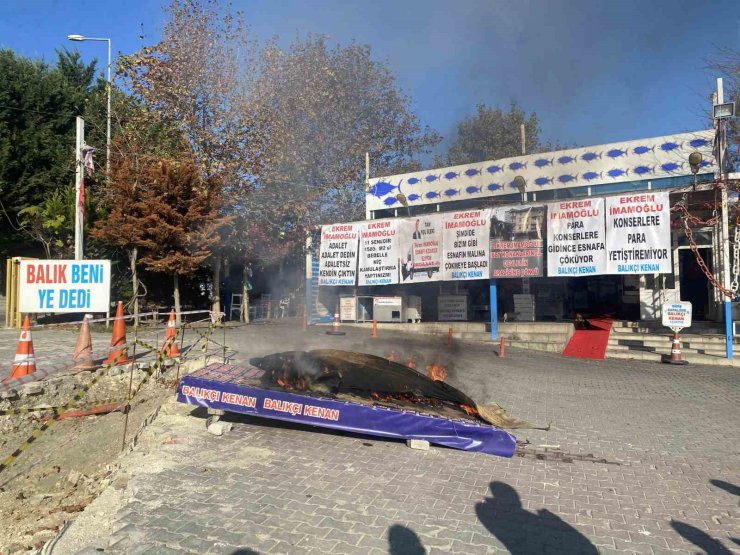 İMAMOĞLU’NA TEPKİ İÇİN BAL MUMU KÖPEK BALIĞINI TİNER DÖKÜP YAKTI
