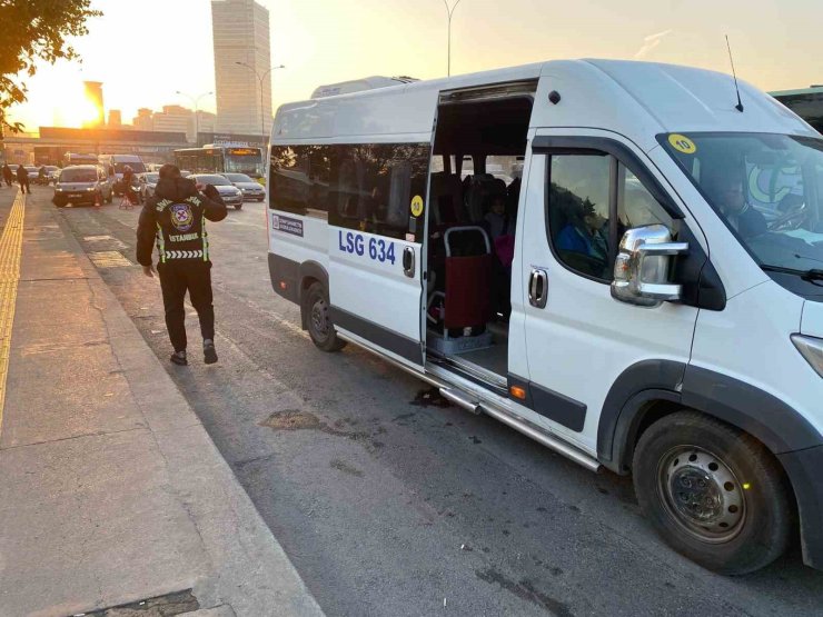 İSTANBUL’DA OKUL SERVİS ARAÇLARINA DENETİM: 16 BİN LİRA CEZA KESİLDİ